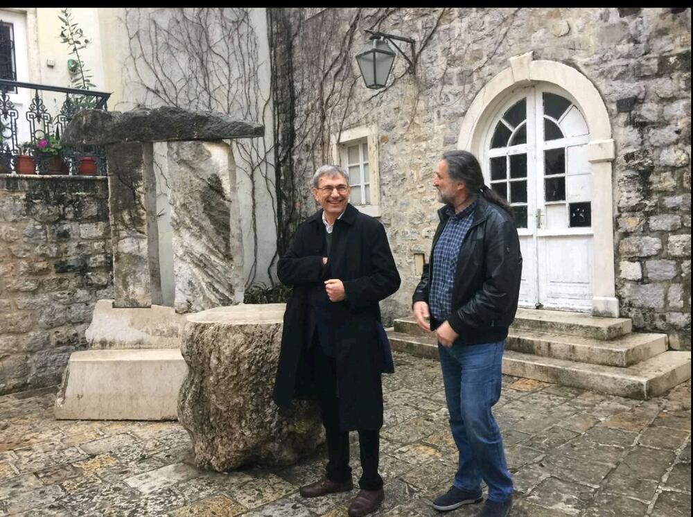 Orrhan Pamuk i Radomir Uljarević na Trgu pjesnika