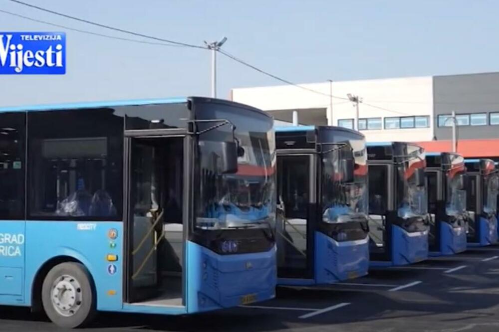 Novi gradski autobusi i dalje na parkingu, Foto: Printscreen/YouTube/TV Vijesti