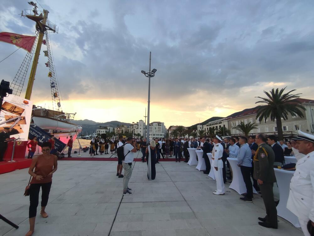 <p>U Tivtu održana centralna proslava 90. godišnjice školskog broda "Jadran", državni čelnici poručili da je taj brod kulturno blago Crne Gore</p>