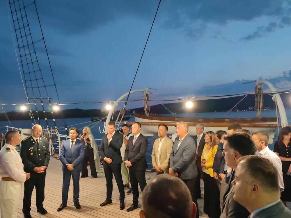 <p>U Tivtu održana centralna proslava 90. godišnjice školskog broda "Jadran", državni čelnici poručili da je taj brod kulturno blago Crne Gore</p>