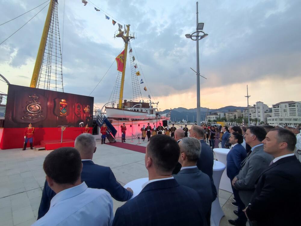 <p>U Tivtu održana centralna proslava 90. godišnjice školskog broda "Jadran", državni čelnici poručili da je taj brod kulturno blago Crne Gore</p>