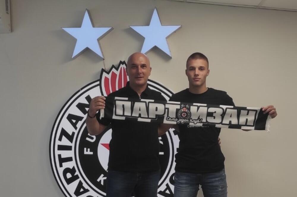 Milan Roganović sa ocem, nekadašnjim kapitenom i trenerom Zete Dejanom, Foto: Privatni album