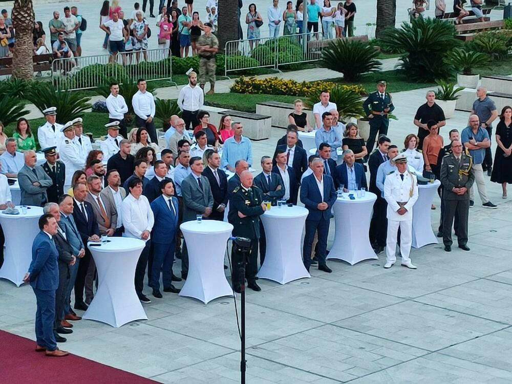 <p>U Tivtu održana centralna proslava 90. godišnjice školskog broda "Jadran", državni čelnici poručili da je taj brod kulturno blago Crne Gore</p>