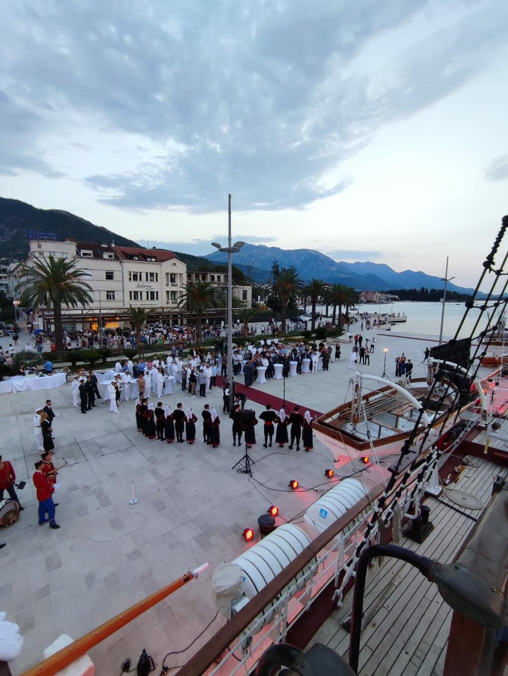 <p>U Tivtu održana centralna proslava 90. godišnjice školskog broda "Jadran", državni čelnici poručili da je taj brod kulturno blago Crne Gore</p>
