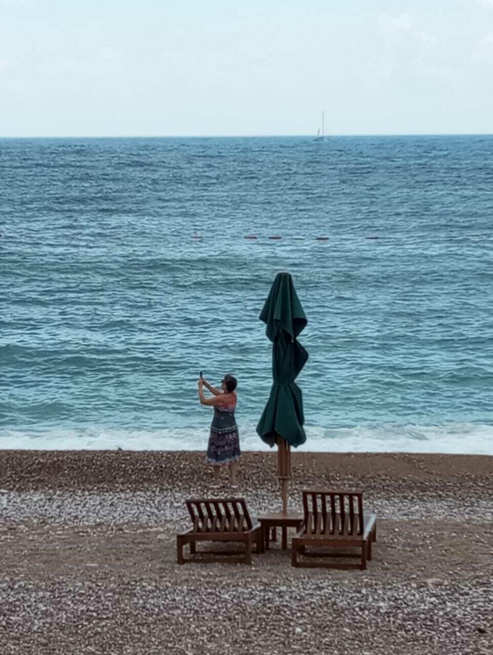 <p>Sadašnja situacija je neprihvatljiva sa stanovišta zaštite javnog interesa i javnog dobra, ali i očuvanja dragocjene kulturne i prirodne baštine Crne Gore. Krajnje je vrijeme da se stane na put sadašnjem trendu koji nije u interesu građana, kvalitetnog turističkog razvoja i sveukupne prosperitetne budućnosti zemlje</p>