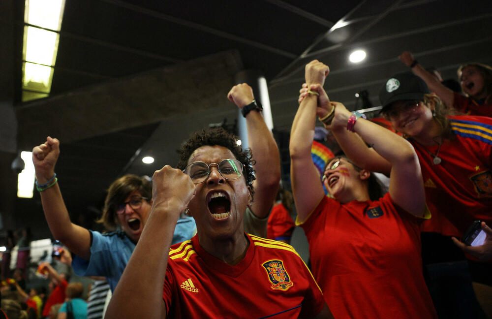 <p>U finalu u Sidneju, ženska selekcija "crvene furije" savladala aktuelne evropske prvakinje, fudbalerke Engleske sa 1:0, i prvi put se popela na svjetski krov. Presudio gol Olge Karmone u 29. minutu</p>