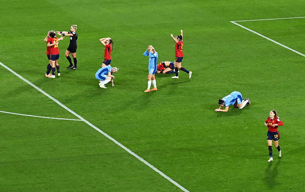 <p>U finalu u Sidneju, ženska selekcija "crvene furije" savladala aktuelne evropske prvakinje, fudbalerke Engleske sa 1:0, i prvi put se popela na svjetski krov. Presudio gol Olge Karmone u 29. minutu</p>