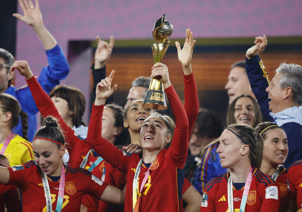 <p>U finalu u Sidneju, ženska selekcija "crvene furije" savladala aktuelne evropske prvakinje, fudbalerke Engleske sa 1:0, i prvi put se popela na svjetski krov. Presudio gol Olge Karmone u 29. minutu</p>