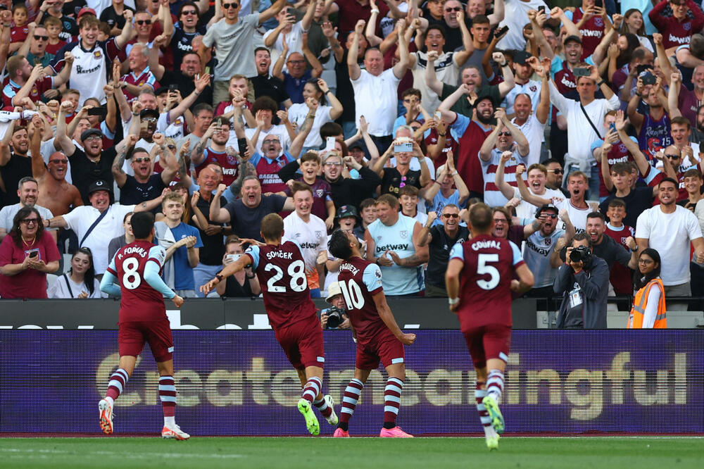 Lukas Paketa slavi treći gol Vest Hema, Foto: Reuters/Matthew Childs
