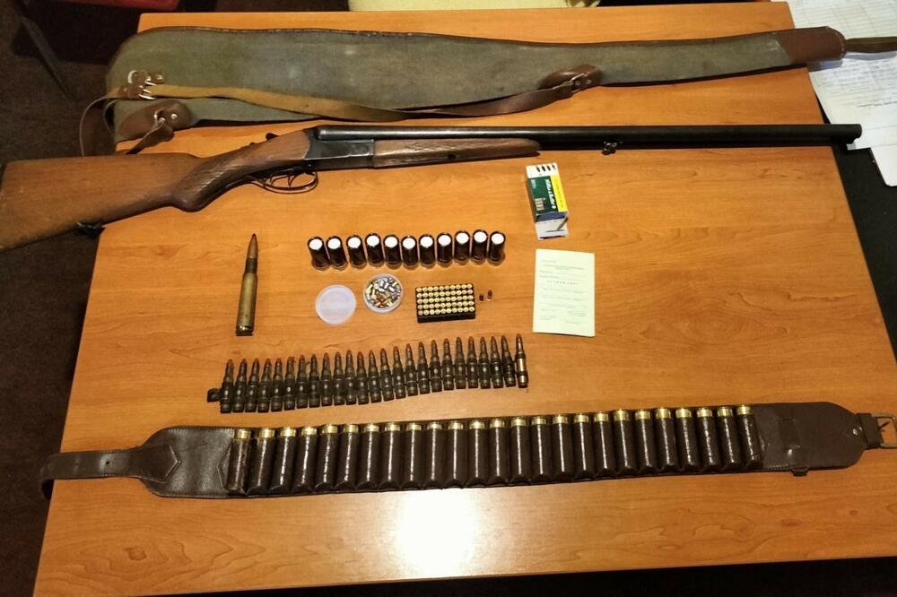 Pronađeno oružje i municija, Foto: Uprava policije