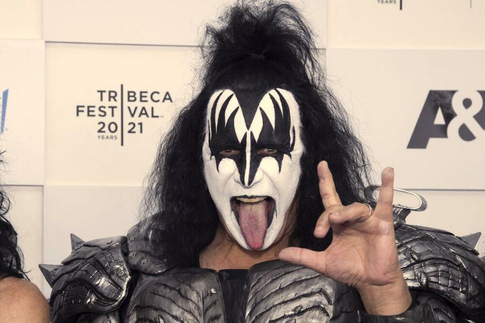 Simons, Foto: Printscreen YouTube