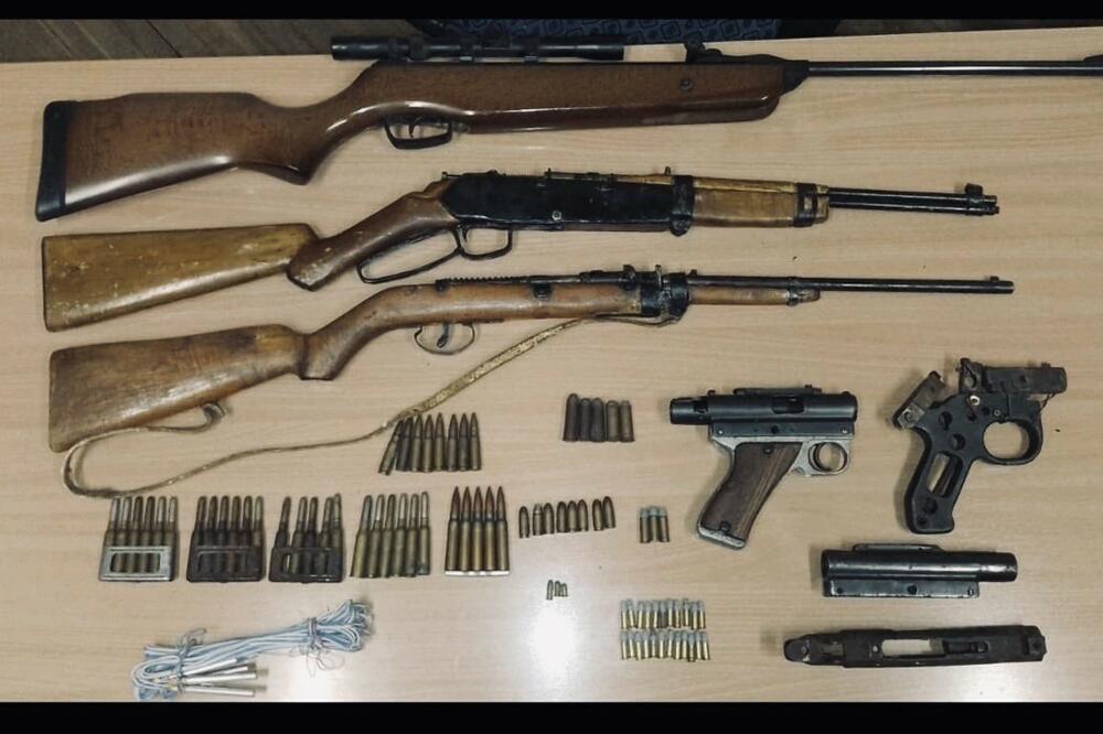 Zaplijenjeno oružje, Foto: Uprava policije