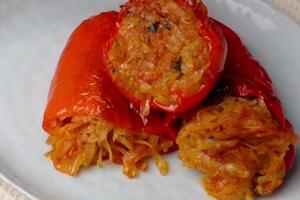 Crvene paprike punjene povrćem: Šta će vam meso uz ovakav ukus
