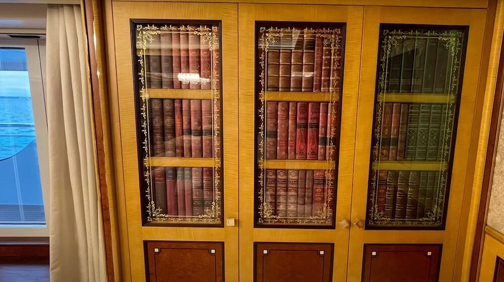 Biblioteka na Putinovoj jahti