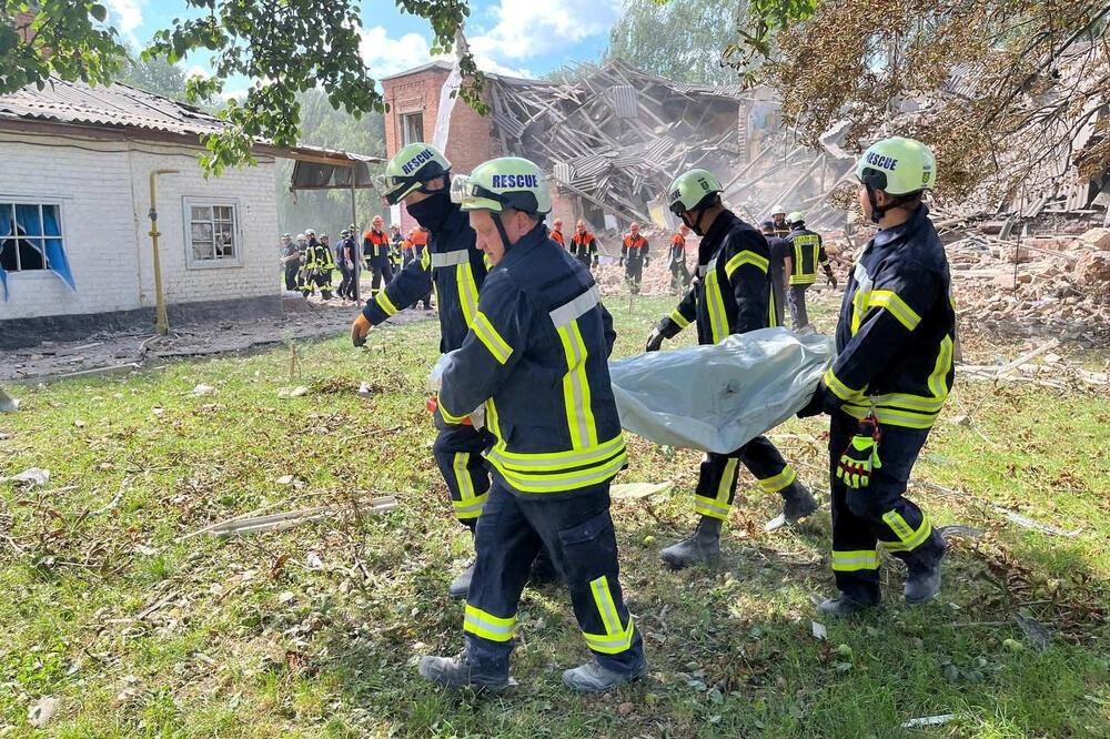 Škola pogođena u napadu u gradu Romniju, Foto: Reuters