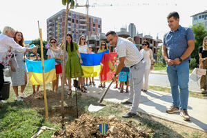 Predstavnici Opštine Bar i ukrajinske zajednice posadili drvo...