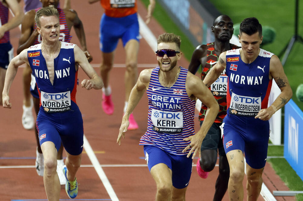 Ker ispred Ingebrigtsena (desno) i Nordasa (lijevo), Foto: Reuters