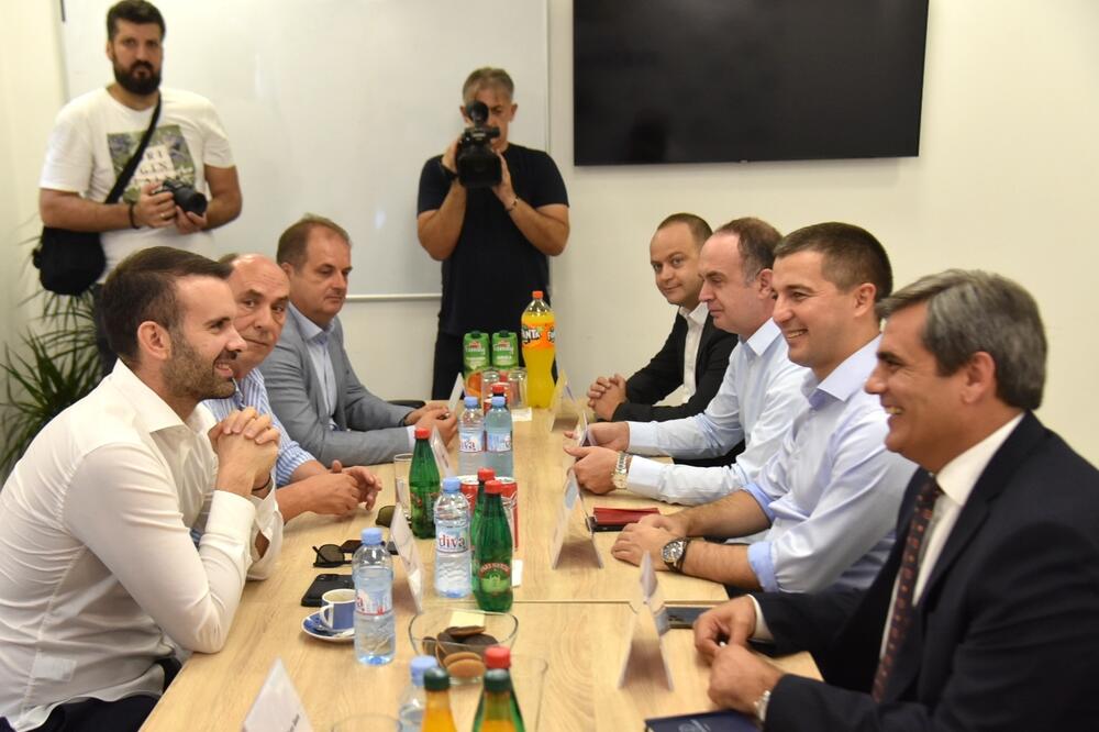 Spajić sa predstavnicima manjinskih partija, Foto: Boris Pejovic