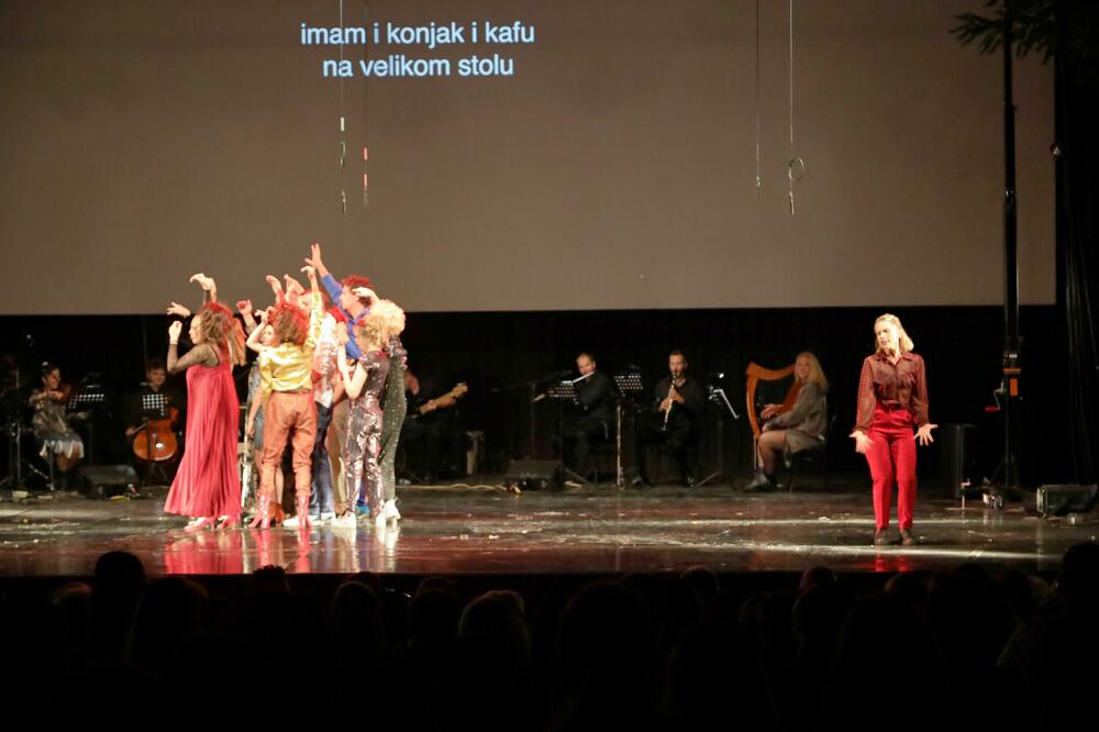 <p>"Raskošan ansambl predstave sve vrijeme je sceni a predvodi ga Nela Mihailović", navodi se u saopštenju</p>