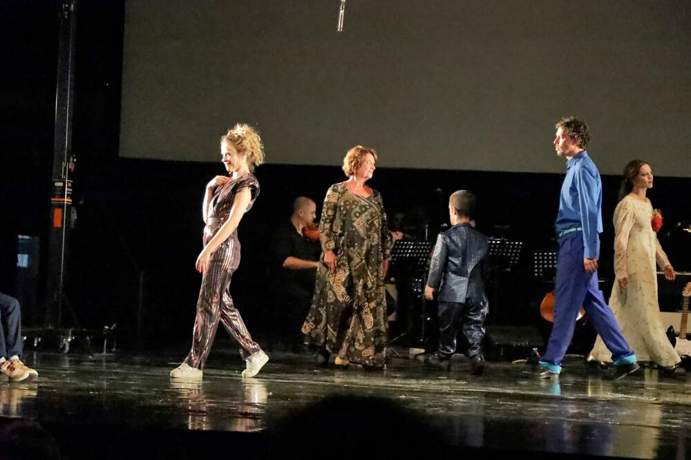 <p>"Raskošan ansambl predstave sve vrijeme je sceni a predvodi ga Nela Mihailović", navodi se u saopštenju</p>