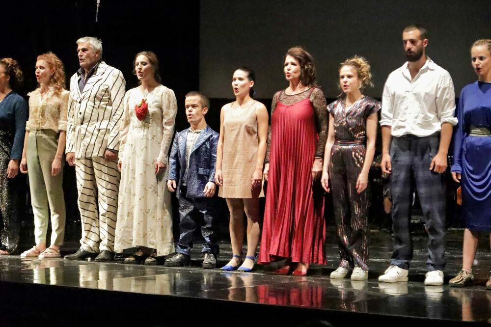 <p>"Raskošan ansambl predstave sve vrijeme je sceni a predvodi ga Nela Mihailović", navodi se u saopštenju</p>