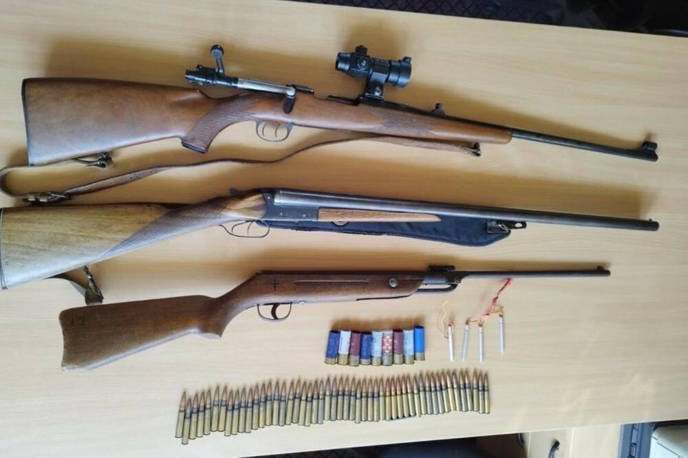 Pronađeno oružje i municija, Foto: Upraa policije