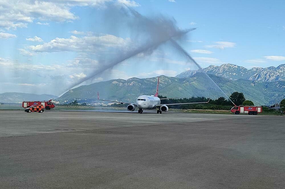 Svečani doček Turkish Airlinesa u Tivtu 11. juna, Foto: Siniša Luković