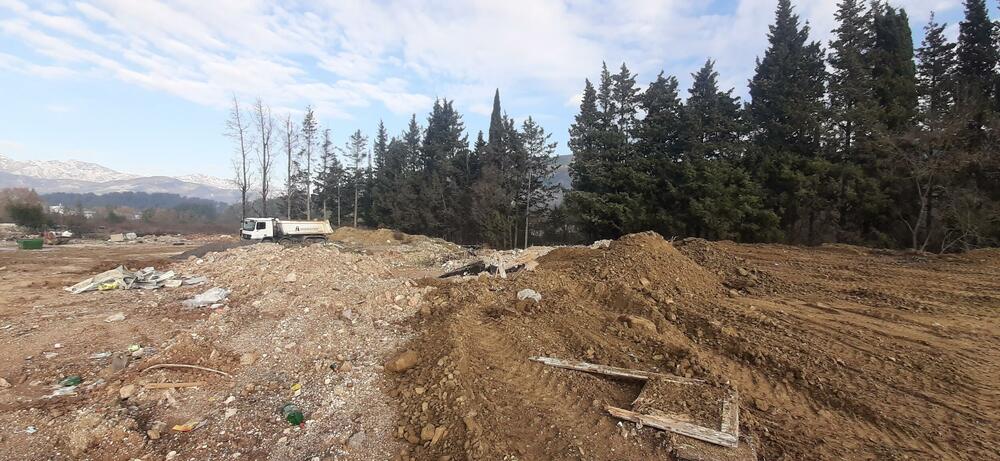 Divlja deponija na poljoprivrednom dobru (arhivski snimak)