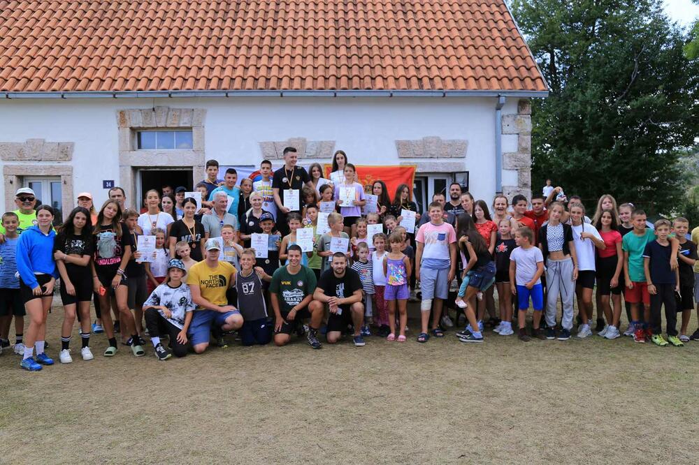 <p>Kamp je organizovan od 21. do 27. avgusta u selu Gornja Brezna, u Pivi, a polaznici su bili smješteni u dvorištu škole</p>