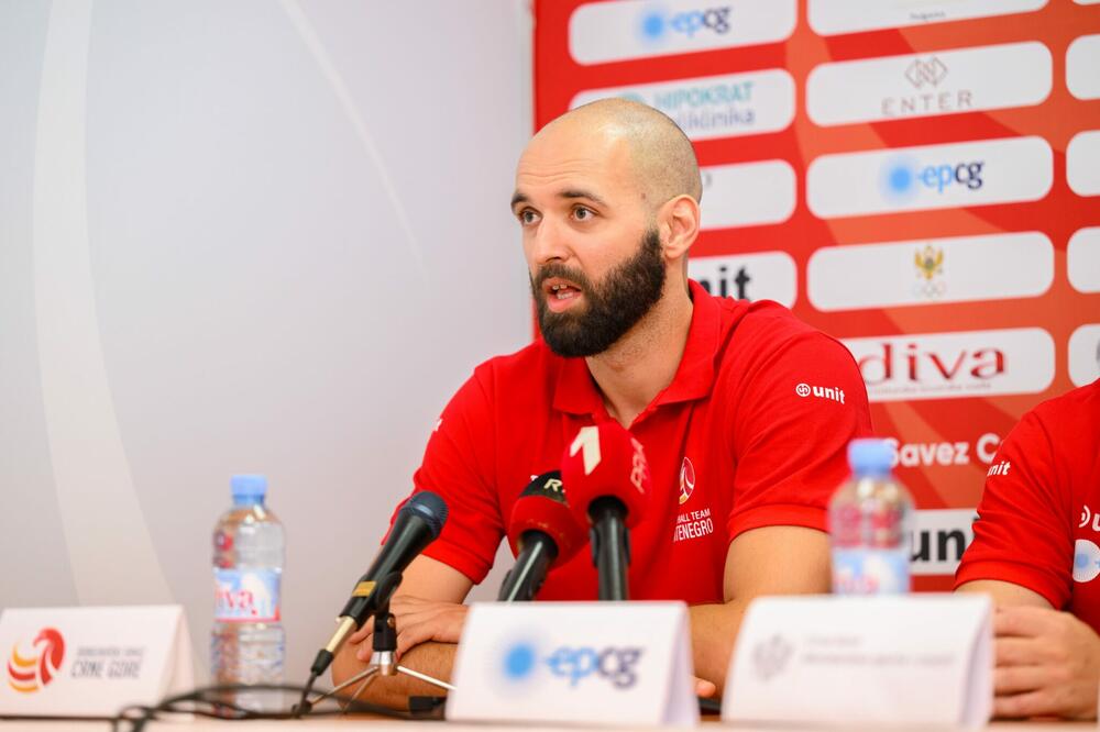 Ćaćić na presu pred put u Skoplje, Foto: OSCG