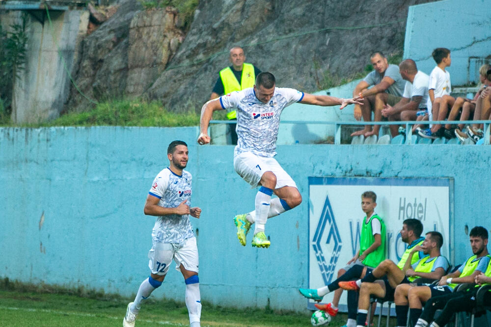 Mirosavljev proslavlja gol protiv Petrovca u prvenstvu, Foto: FSCG