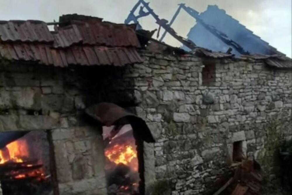 Izgorjelo sve što su imali, Foto: Privatna arhiva