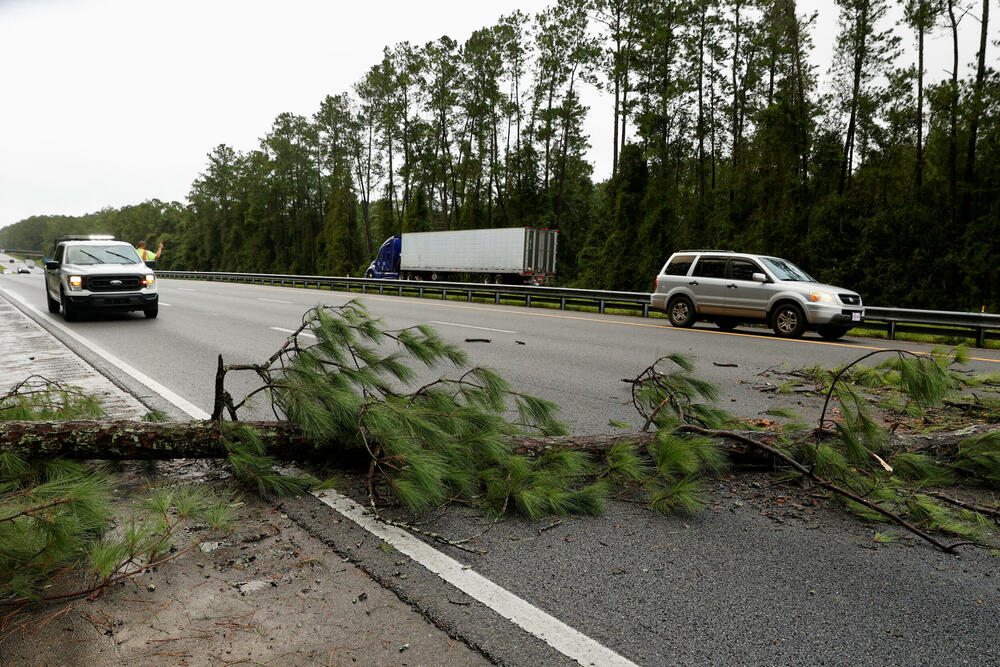 <p>Idalija je sa okeana stigla na obalu u 7.45 ujutro u slabo naseljenom regionu Big Bend, i tada je bila svrstavana u uragan treće kategorije sa maksimalnom brzinom vjetra blizu 205 km/h</p>
