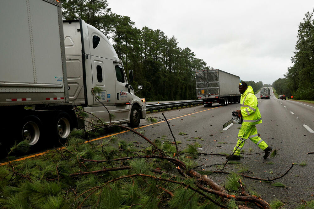 <p>Idalija je sa okeana stigla na obalu u 7.45 ujutro u slabo naseljenom regionu Big Bend, i tada je bila svrstavana u uragan treće kategorije sa maksimalnom brzinom vjetra blizu 205 km/h</p>