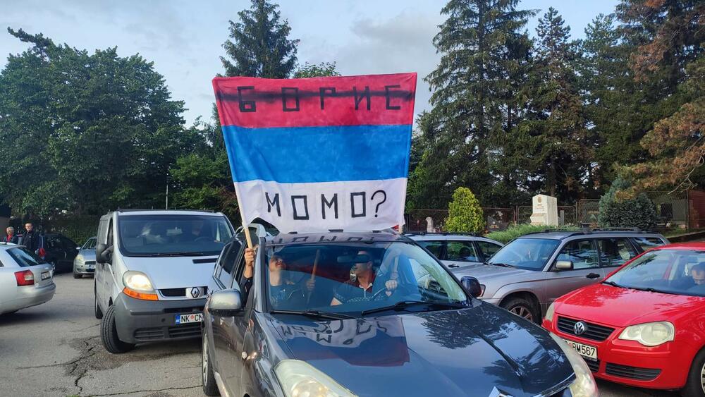 <p>Auto-kolone protiv formiranja vlade sa nekadašnjim partnerima DPS-a, a bez koalicije "Za budućnost Crne Gore"</p>