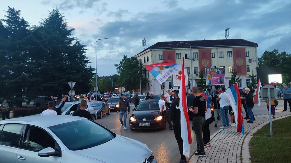 <p>Auto-kolone protiv formiranja vlade sa nekadašnjim partnerima DPS-a, a bez koalicije "Za budućnost Crne Gore"</p>