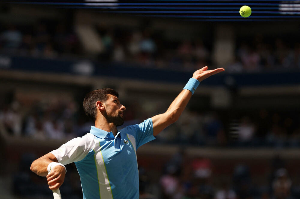 Nole hita u susret drugu, Foto: REUTERS