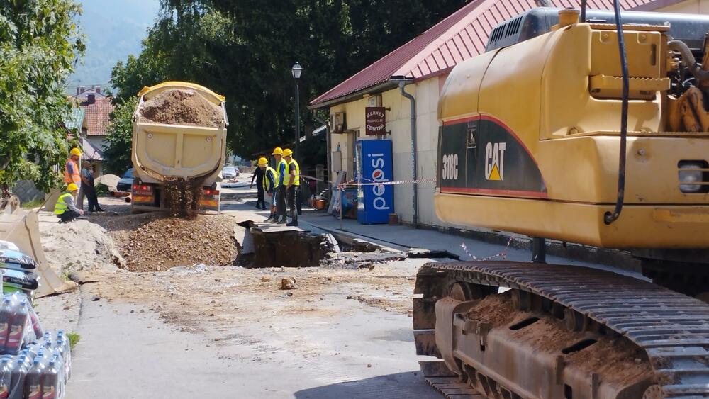 Neprohodno i za vozila i za pješake