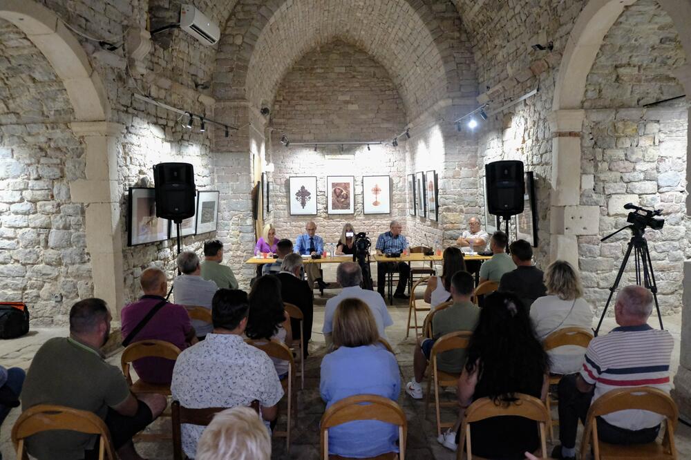 Okrugli sto na temu "Kultura i modeli pomirenja", Foto: Festival Ćirilicom