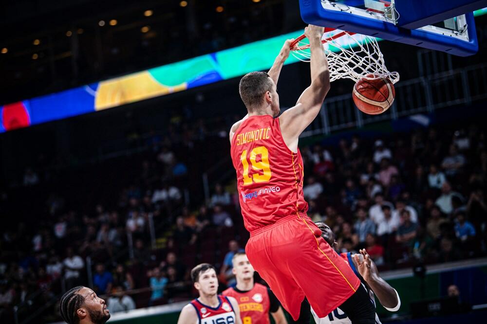 Zakucavanje Marka Simonovića na meču sa SAD, Foto: FIBA