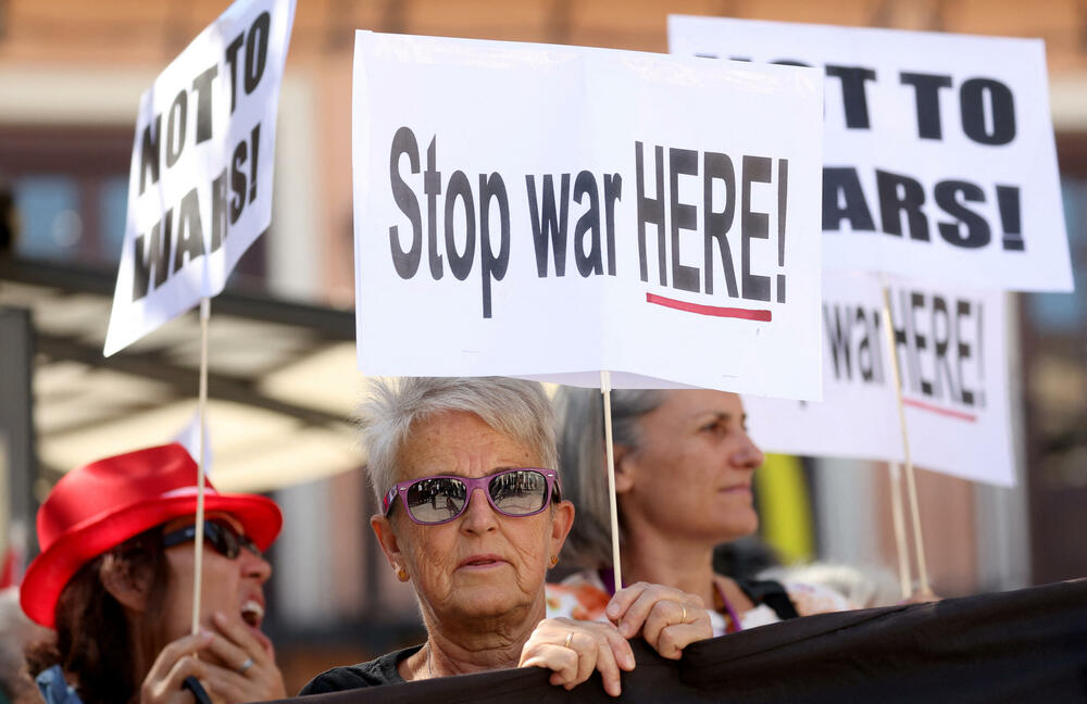 Protesti protiv potrošnje na vojsku u Toledu u Španiji 30. avgusta