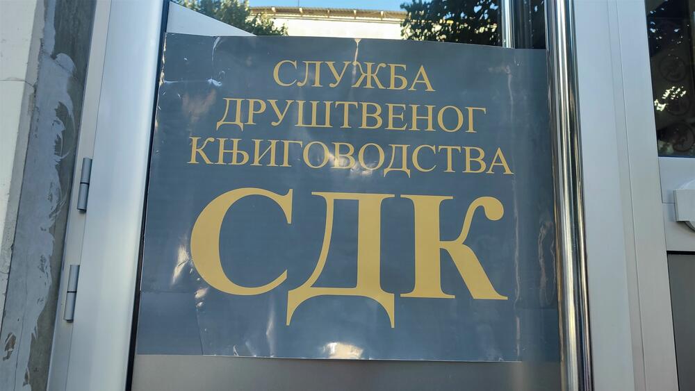 <p>Ne vrijedi pisati o nikšićkom korzou, jer teško je riječima objasniti kako to izgleda kada imaš svoje parče betona, svoje drvo, ugao, stepenice...</p>