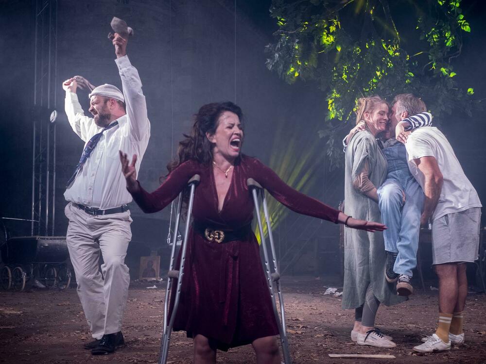 Scena iz predstave 'Urnebesna tragedija'