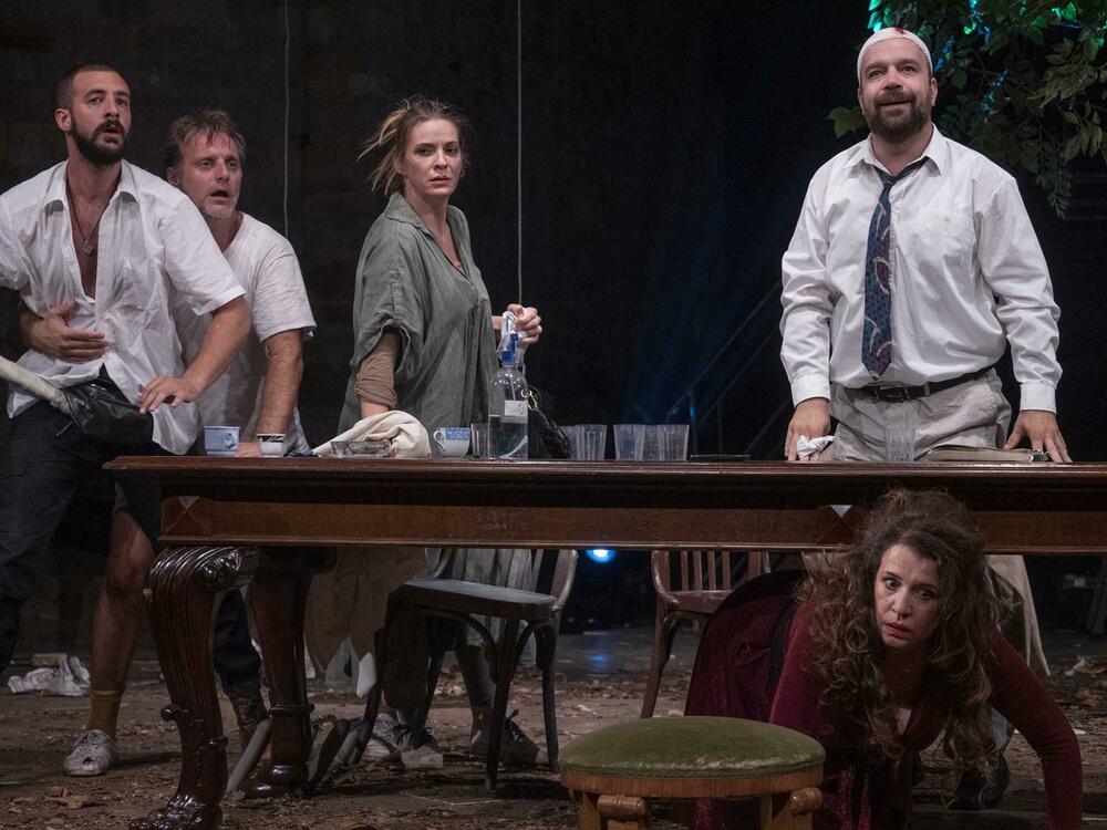 Scena iz predstave 'Urnebesna tragedija'