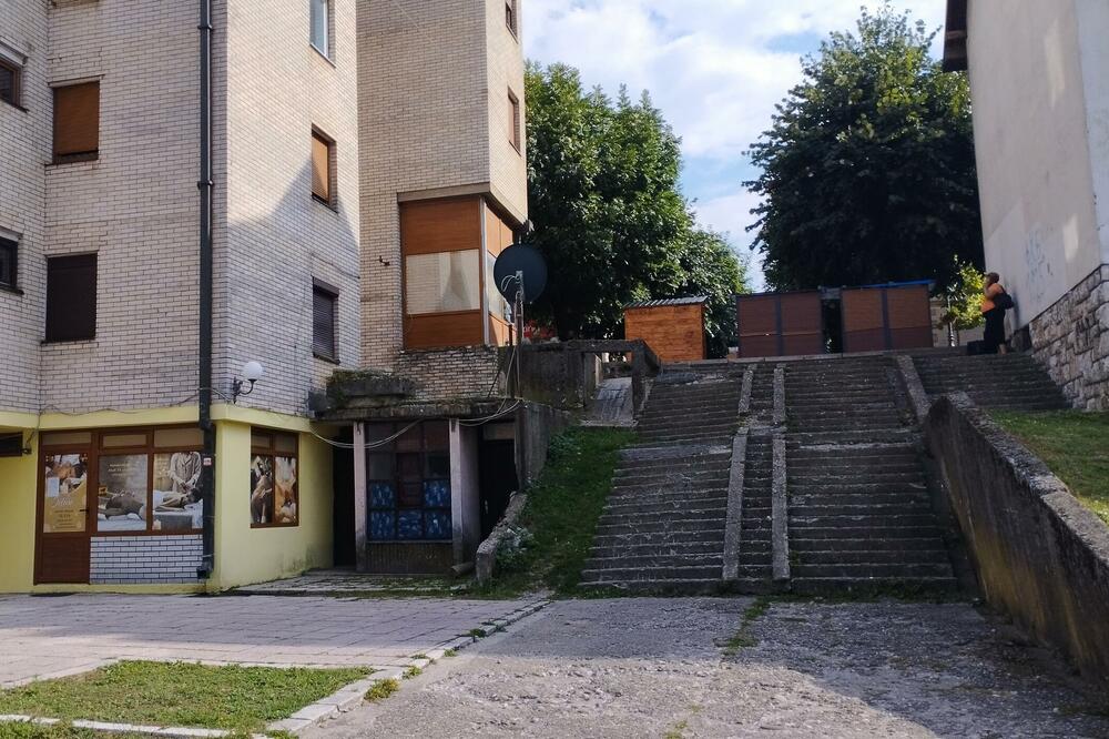Stanari nemoćni, stepenište nije opštinsko, Foto: Dragana Šćepanović