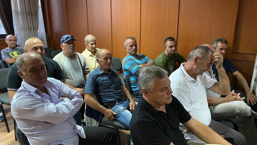 <p>Osnivačkoj skupštini prisustvovao direktor Uprave za saradnju sa dijasporom-iseljenicima Arben Jakupi, otpravnik poslova u Ambasadi Crne Gore u Tirani Đorđe Janković, predstavnik Crnogorske manjine u Albaniji, Marinko Ćulafić, počasni konzul u Skadru Sokol Hoxha, samostalni savjetnik u Upravi, Zoran Đukanović</p>