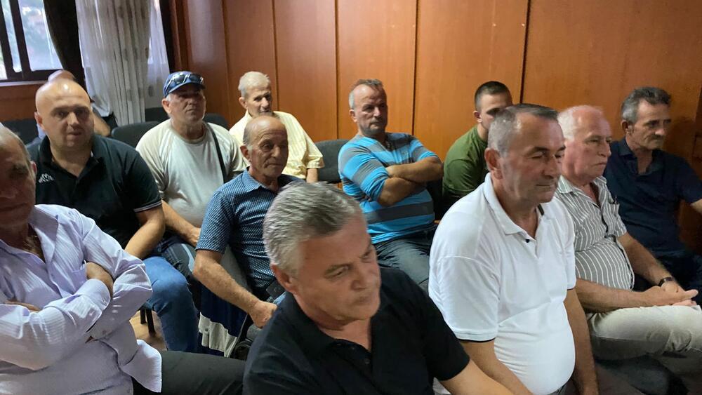 <p>Osnivačkoj skupštini prisustvovao direktor Uprave za saradnju sa dijasporom-iseljenicima Arben Jakupi, otpravnik poslova u Ambasadi Crne Gore u Tirani Đorđe Janković, predstavnik Crnogorske manjine u Albaniji, Marinko Ćulafić, počasni konzul u Skadru Sokol Hoxha, samostalni savjetnik u Upravi, Zoran Đukanović</p>