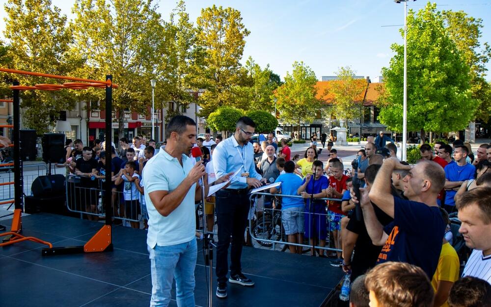 <p>Događaj je organizovan uz podršku Opštine Nikšić, a u saradnji sa Gimnastičkim klubom „Montenegro Street Workout“, Gimnastičkim Savezom Crne Gore, Sekretarijatom za kulturu, sport, mlade i socijalno staranje Opštine Nikšić</p>