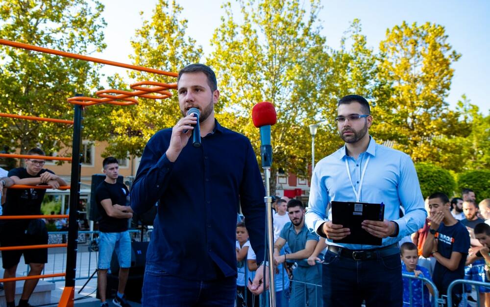 <p>Događaj je organizovan uz podršku Opštine Nikšić, a u saradnji sa Gimnastičkim klubom „Montenegro Street Workout“, Gimnastičkim Savezom Crne Gore, Sekretarijatom za kulturu, sport, mlade i socijalno staranje Opštine Nikšić</p>