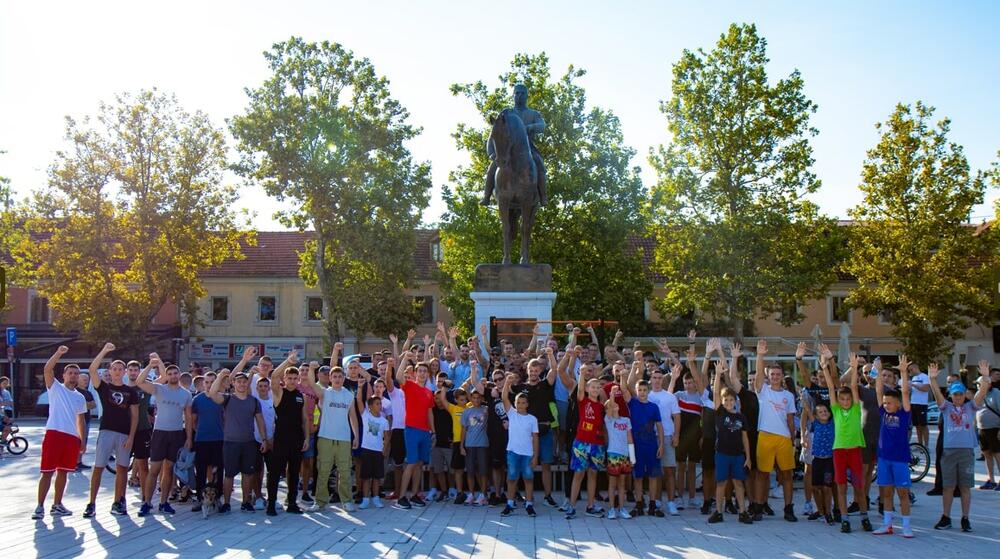 <p>Događaj je organizovan uz podršku Opštine Nikšić, a u saradnji sa Gimnastičkim klubom „Montenegro Street Workout“, Gimnastičkim Savezom Crne Gore, Sekretarijatom za kulturu, sport, mlade i socijalno staranje Opštine Nikšić</p>